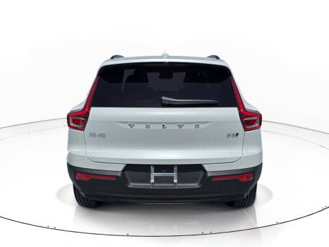 2026 Volvo XC40 B5 Plus