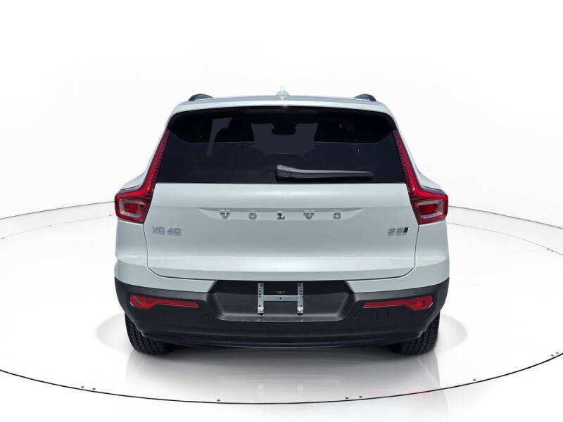 2026 Volvo XC40 B5 Plus