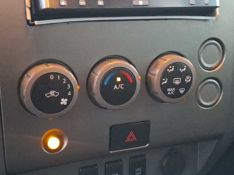 2004 Nissan Titan SE