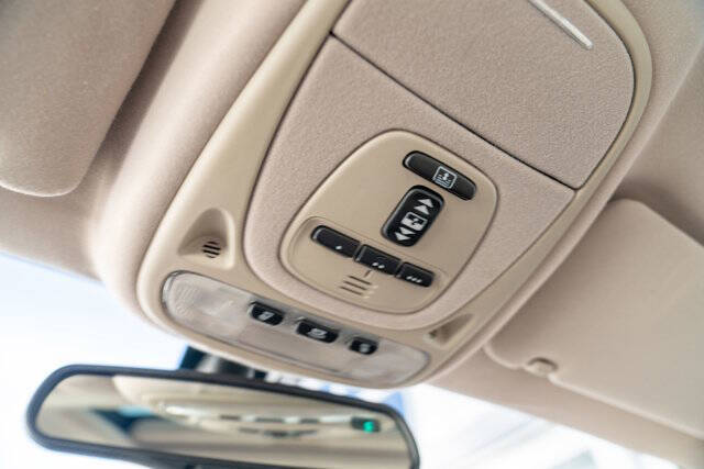 2004 Jaguar XJR 27