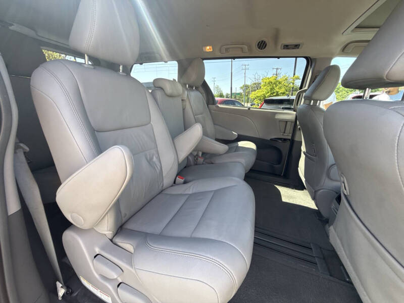 2015 Toyota Sienna XLE Premium 8-Passenger