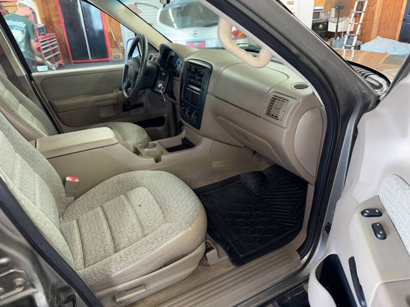 2002 Ford Explorer XLS