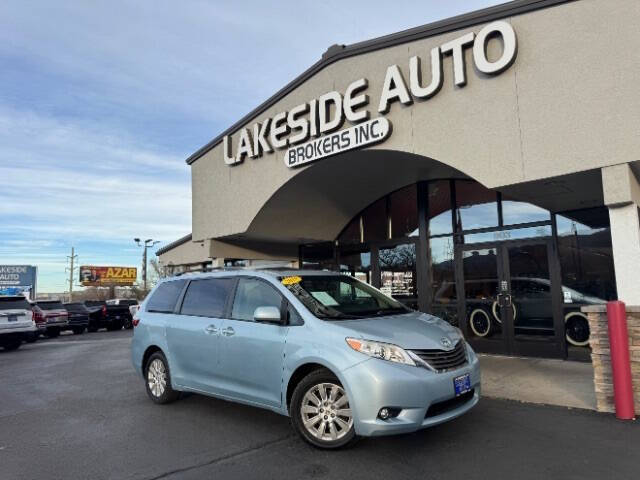 2015 Toyota Sienna XLE's photo