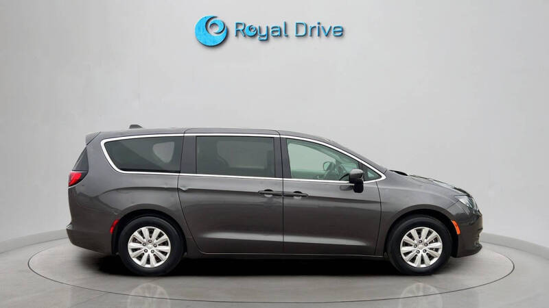 2021 Chrysler Voyager L