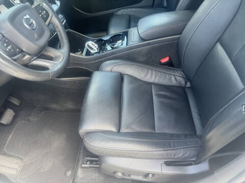 2023 Volvo XC40 B5 Plus Dark Theme
