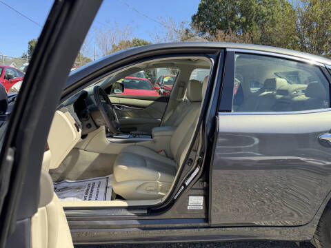 2012 Infiniti M37