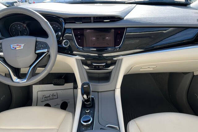 2025 Cadillac XT6 Premium Luxury