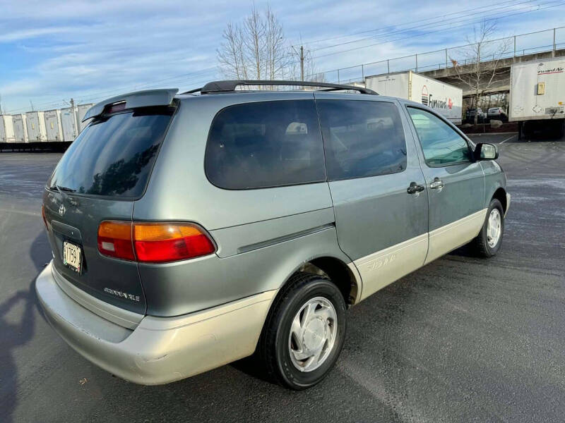 1998 Toyota Sienna XLE
