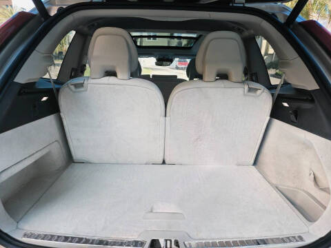 2016 Volvo XC90 T8 eAWD Momentum