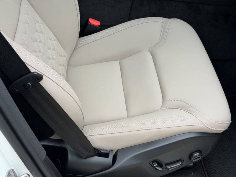 2026 Volvo XC60 T8 Plus