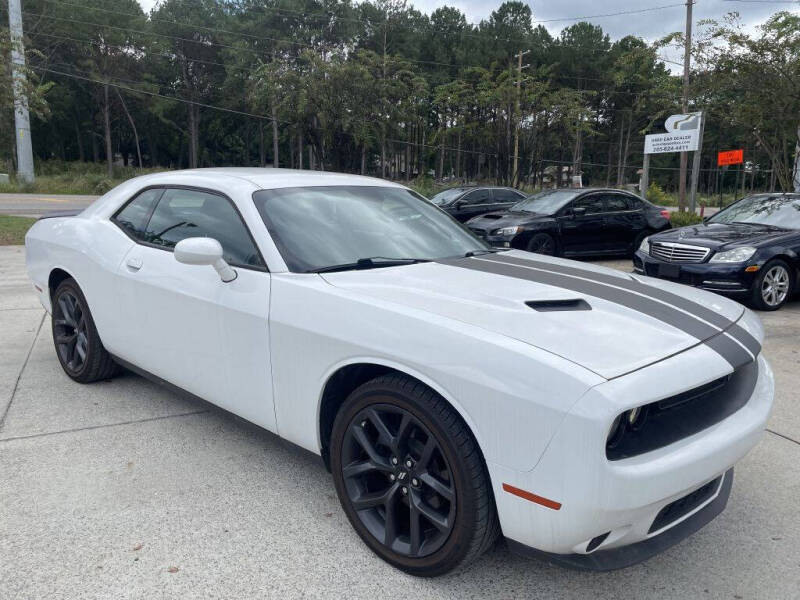 2019 Dodge Challenger SXT photo 2