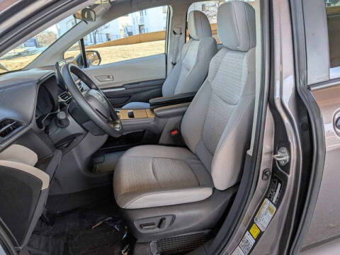 2025 Toyota Sienna LE 8-Passenger