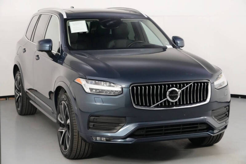 2022 Volvo XC90 T6 Momentum 7-Passenger