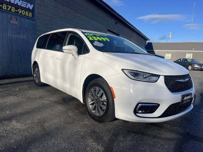 2022 Chrysler Pacifica Hybrid Touring L's photo
