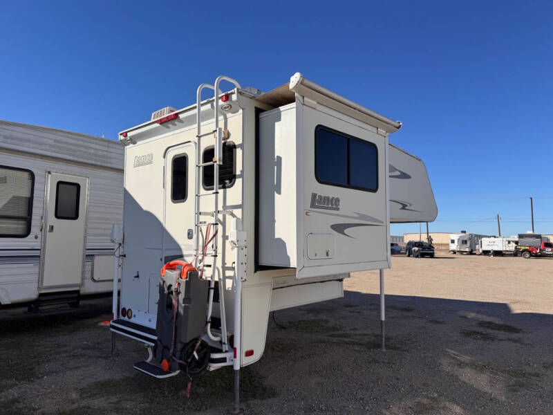 2006 Lance Camper 851