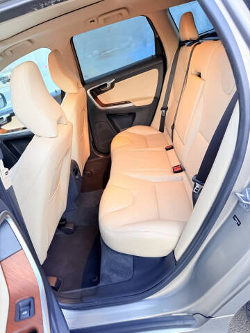 2016 Volvo XC60 T5 Drive-E Platinum