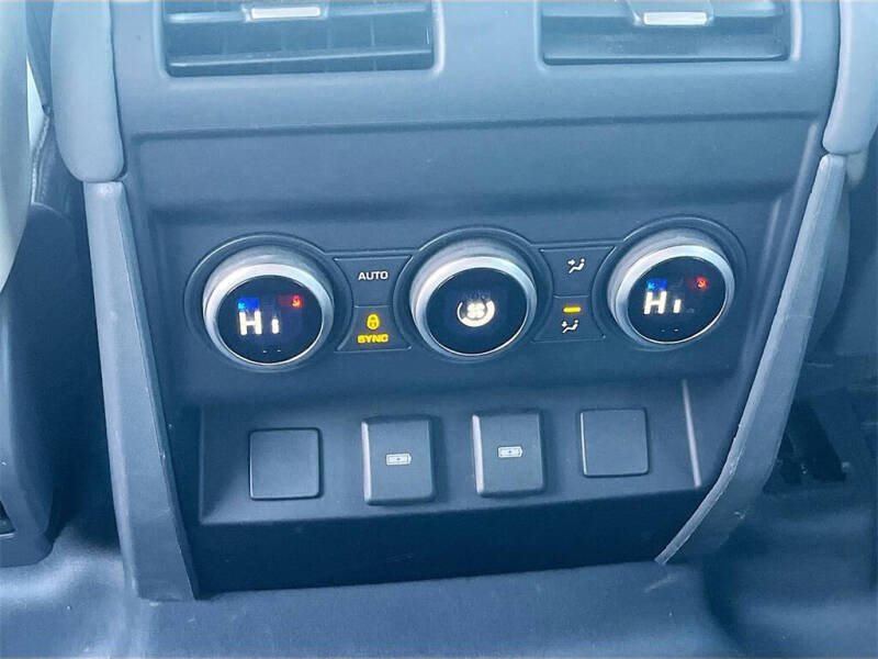 2023 Land Rover Defender 130 SE