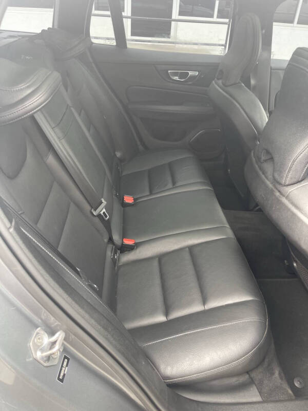 2020 Volvo V60 T5 Momentum