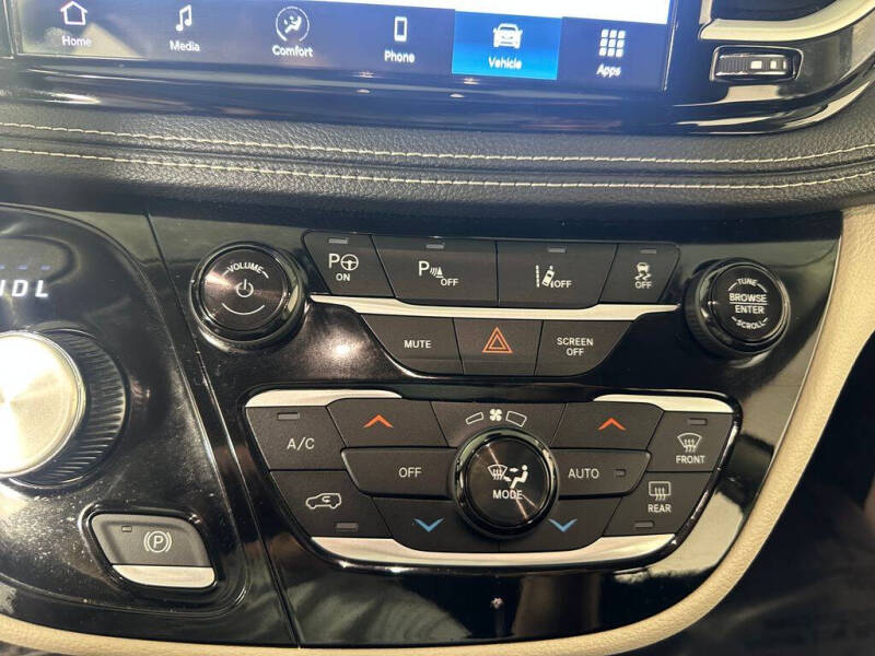 2023 Chrysler Pacifica Plug-In Hybrid Touring L