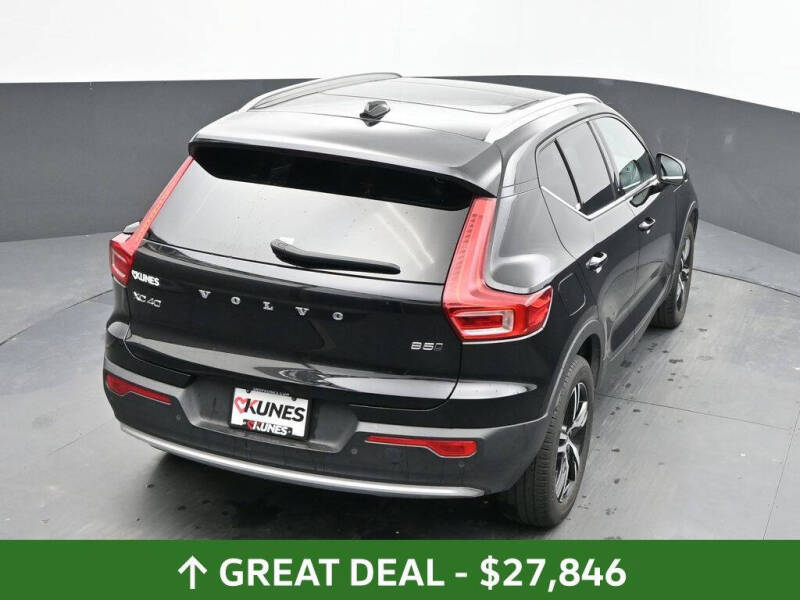 2025 Volvo XC40 B5 Core Bright Theme