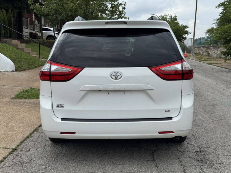 2015 Toyota Sienna LE 8-Passenger
