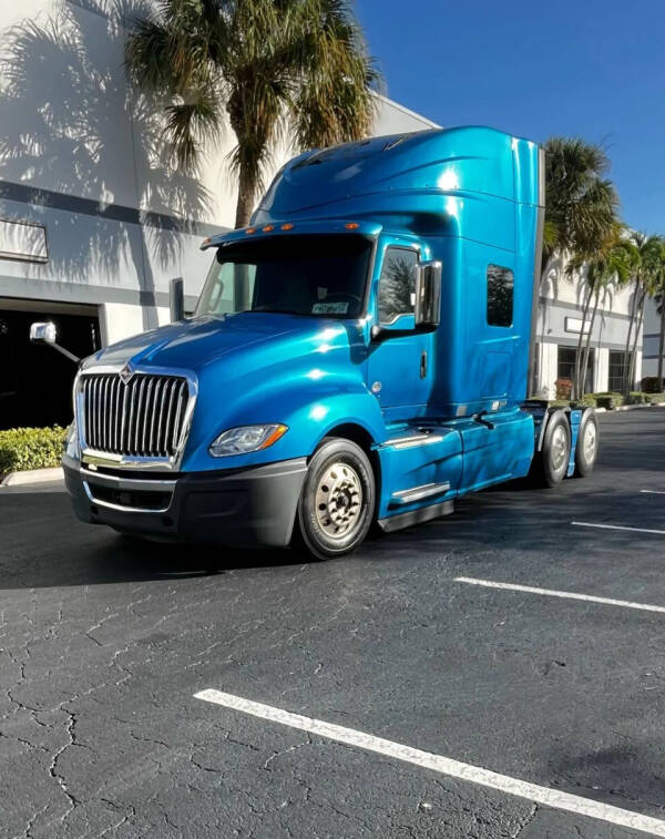 2018 International LT625