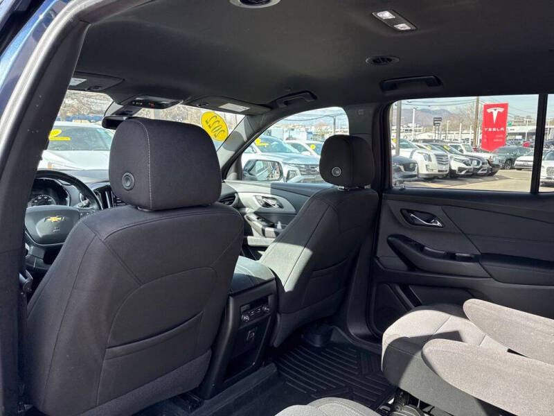 2022 Chevrolet Traverse LT Cloth