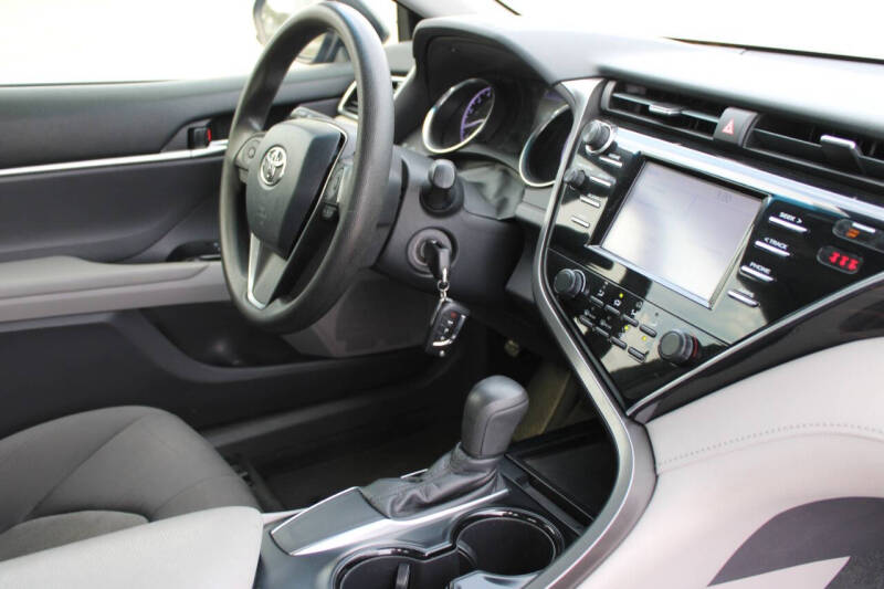 2018 Toyota Camry LE