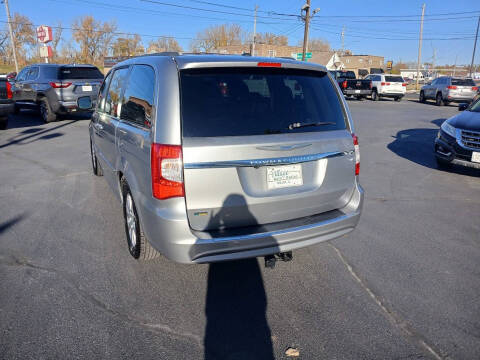 2016 Chrysler Town and Country Touring
