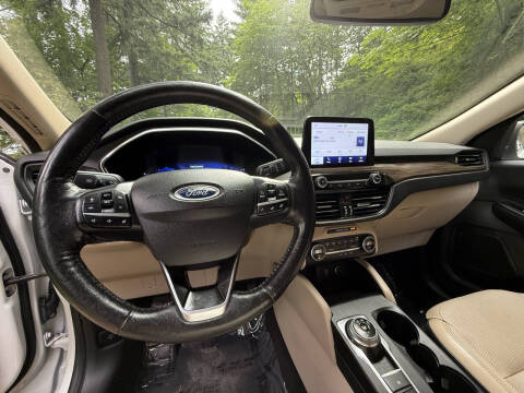 2020 Ford Escape Titanium