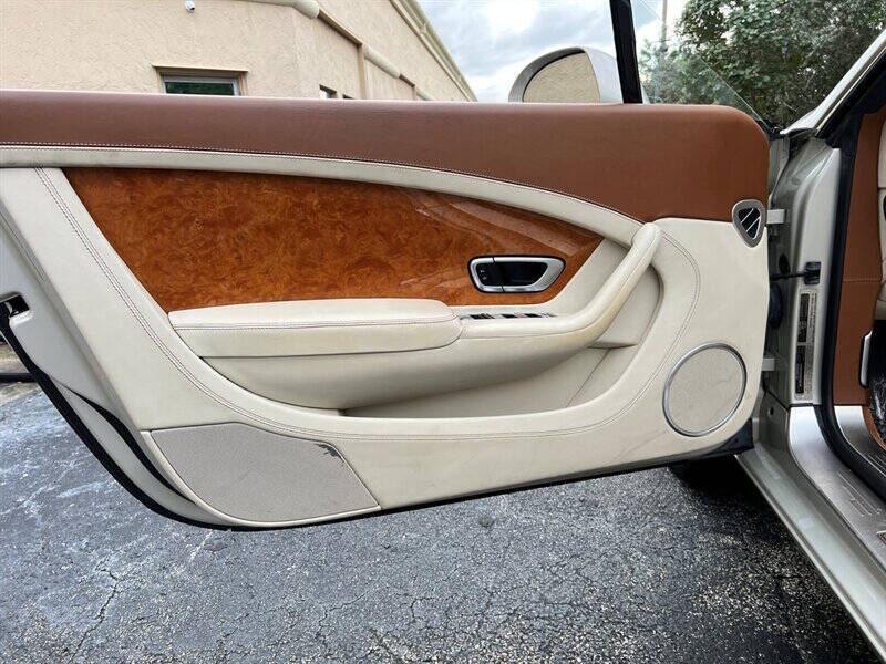 2013 Bentley Continental 24