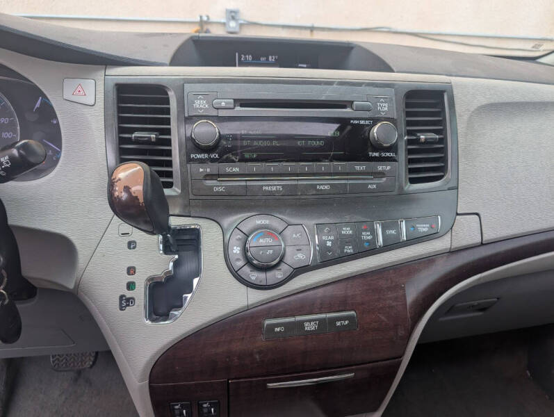 2012 Toyota Sienna XLE 8-Passenger
