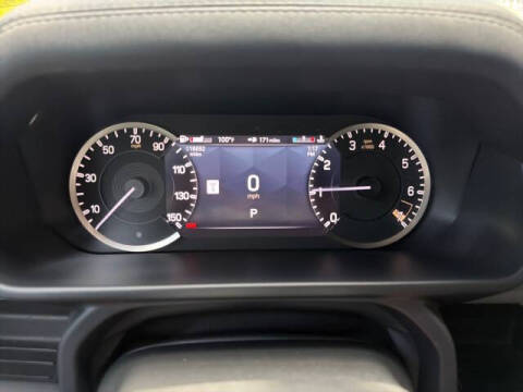 2023 Land Rover Defender 110 SE
