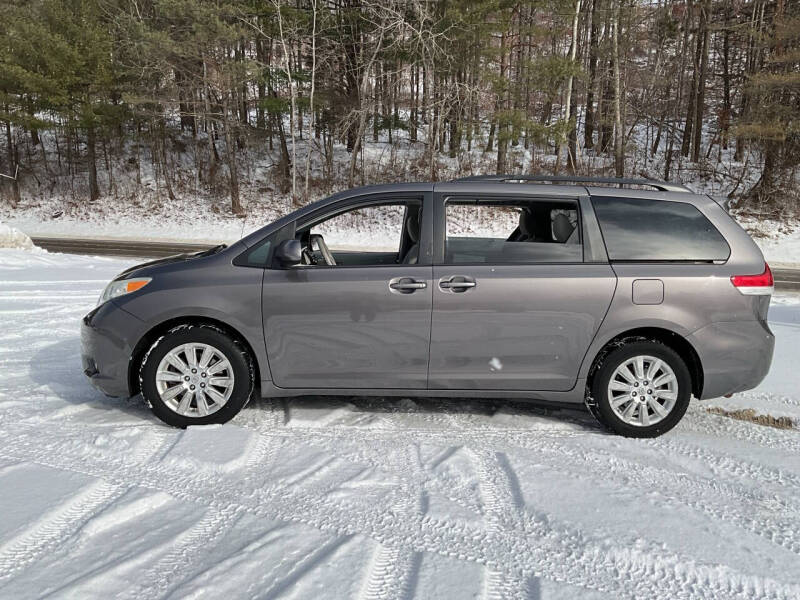2011 Toyota Sienna LE 7-Passenger