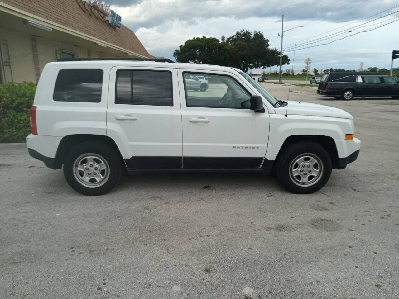 2017 Jeep Patriot SUV / Crossover - $9,950