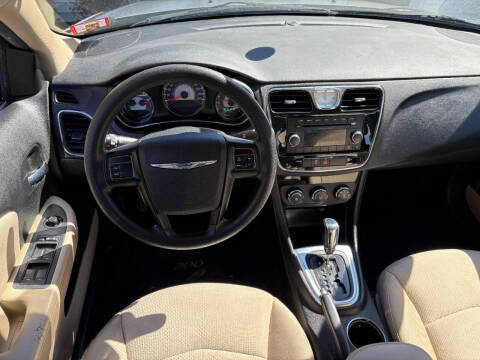 2013 Chrysler 200 LX