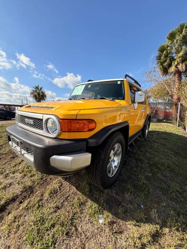 2007 Toyota FJ Cruiser Base's photo