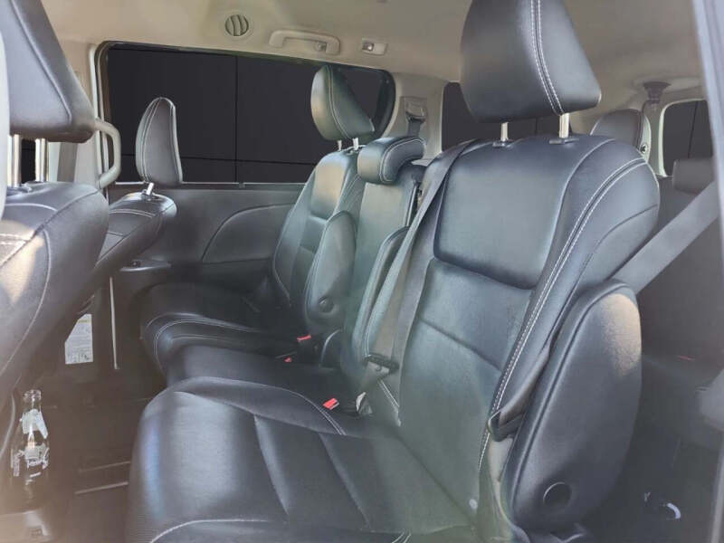 2020 Toyota Sienna SE Premium 8-Passenger
