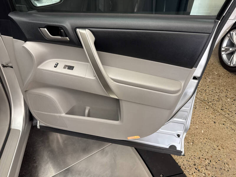 2012 Toyota Highlander SE