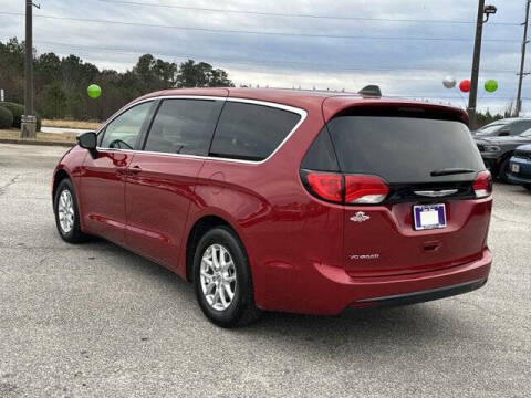 2025 Chrysler Voyager LX