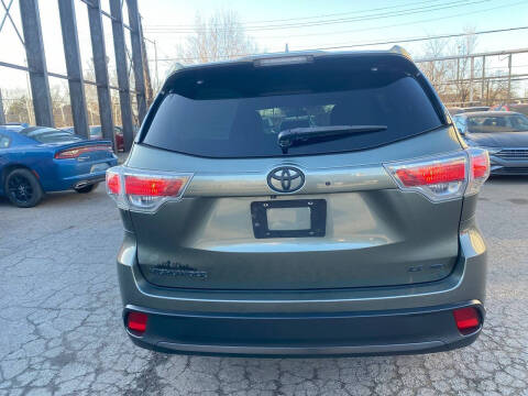 2016 Toyota Highlander LE