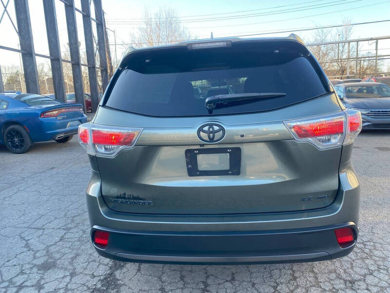 2016 Toyota Highlander LE