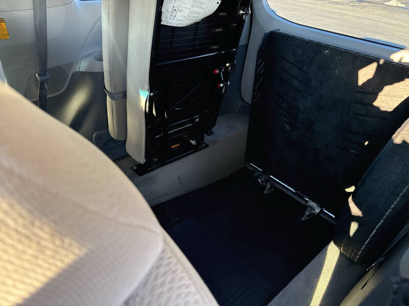 2014 Toyota Sienna LE Mobility 7-Passenger
