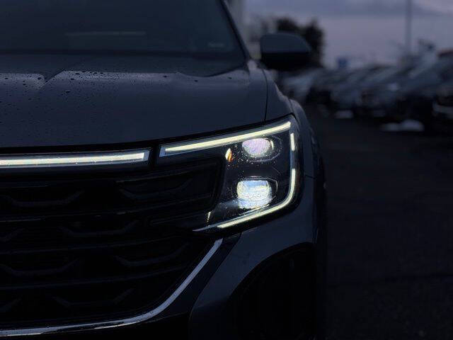 2025 Volkswagen Atlas Cross Sport SE 4Motion