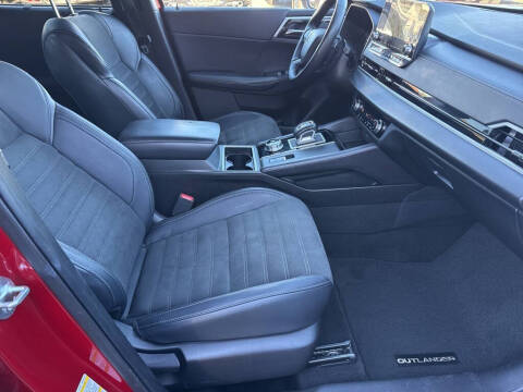 2023 Mitsubishi Outlander SE