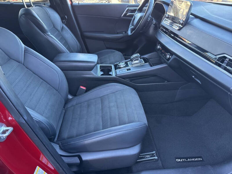 2023 Mitsubishi Outlander SE