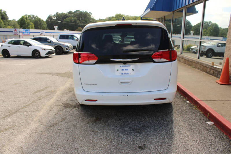 2023 Chrysler Voyager LX