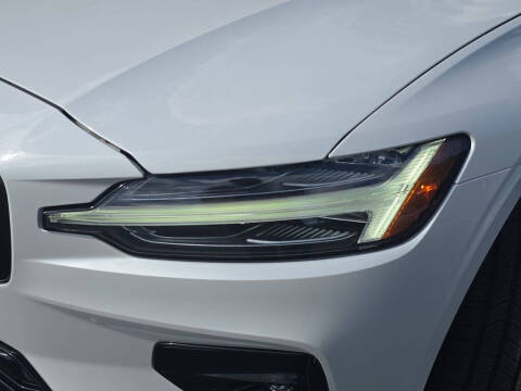 2024 Volvo S60 B5 Core Dark Theme