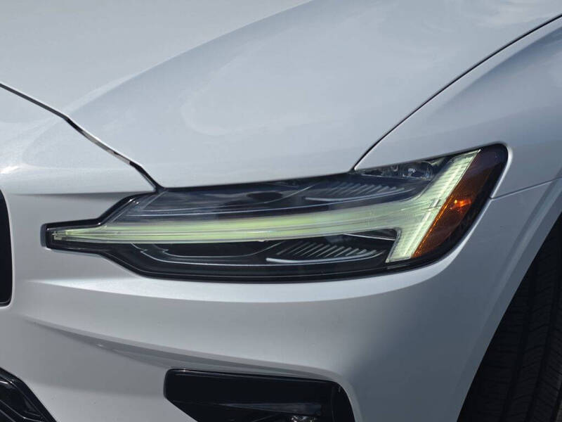 2024 Volvo S60 B5 Core Dark Theme