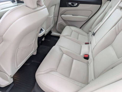 2023 Volvo XC60 B5 Ultimate Dark Theme